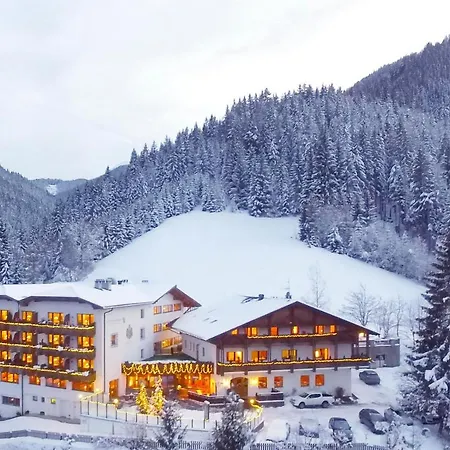 Ganischgerhof Mountain & ホテル